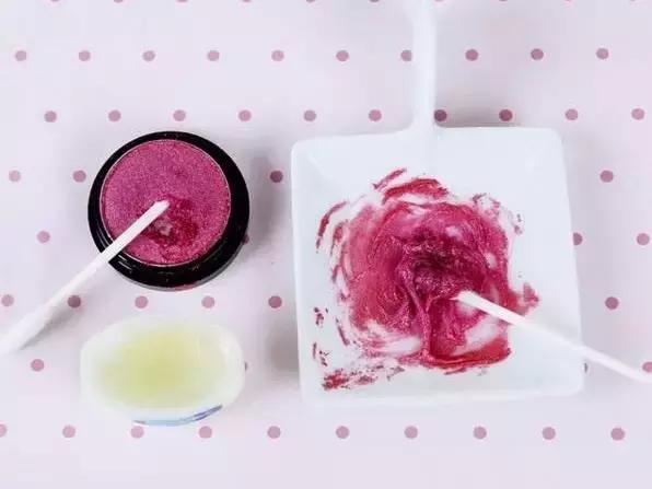 冬日小脸冻红的可爱高级妆容,适合秋冬的红唇妆