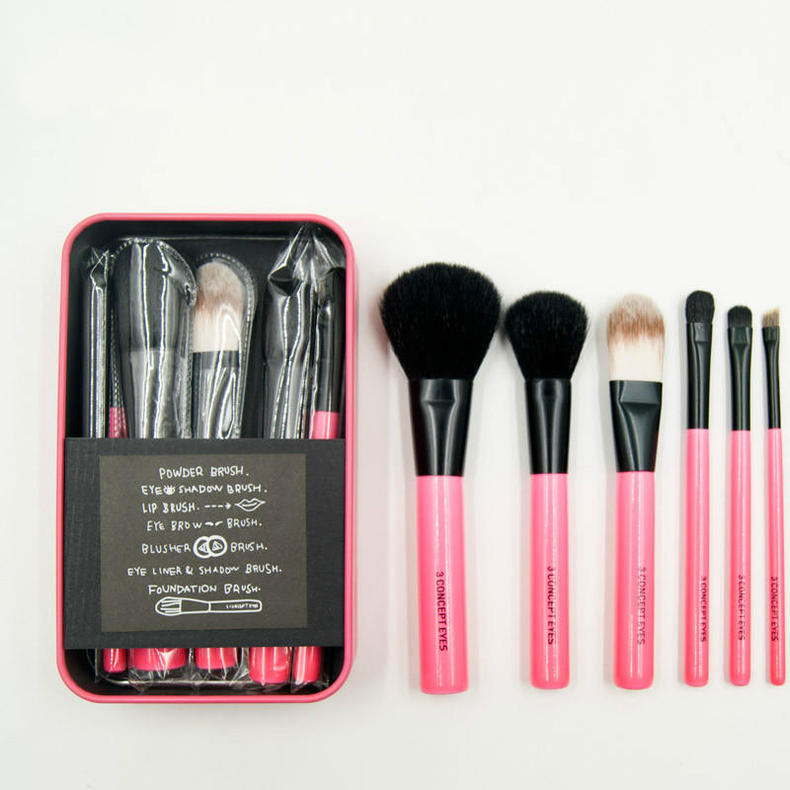 女人没有两把刷子怎能混江湖,出来混一定要有两把刷子