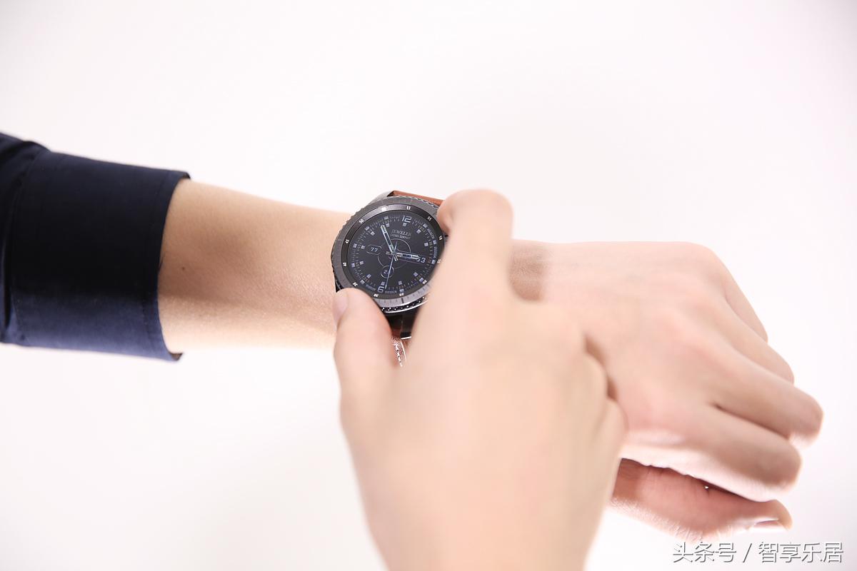 2016“我”的购物清单：最大胆的决定-买了“*弹炸**”绑在手上