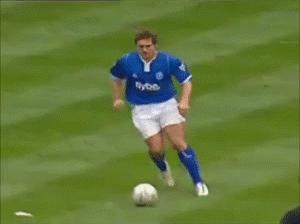 c罗是不是最搞笑的足球巨星,c罗足球场上搞笑瞬间