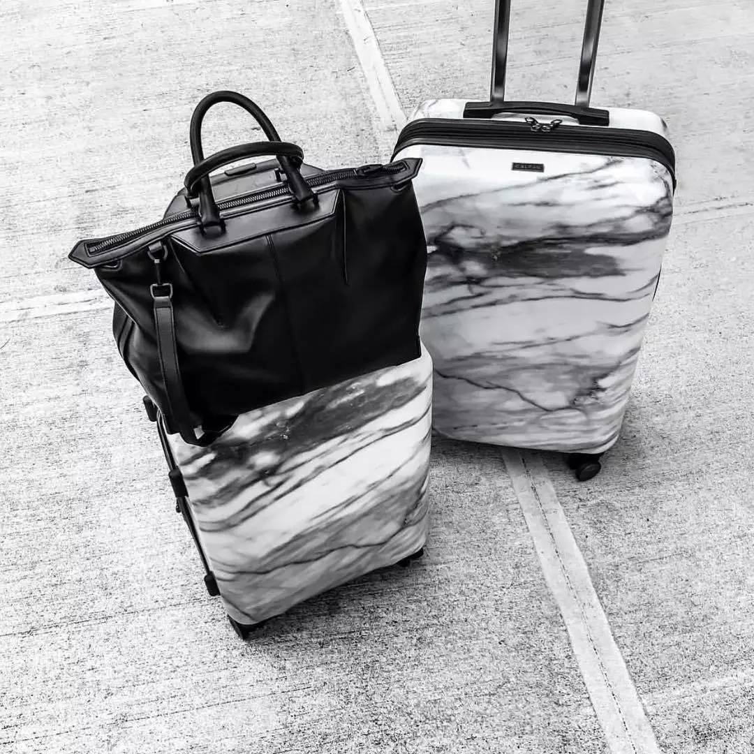 旅行时不累的行李箱,去旅行的前一天晚上整理行李箱