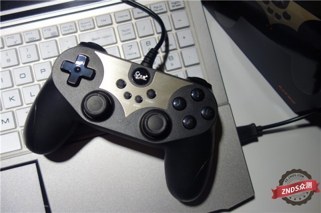 【ZNDS众测】为游戏而生——北通蝙蝠3游戏手柄评测