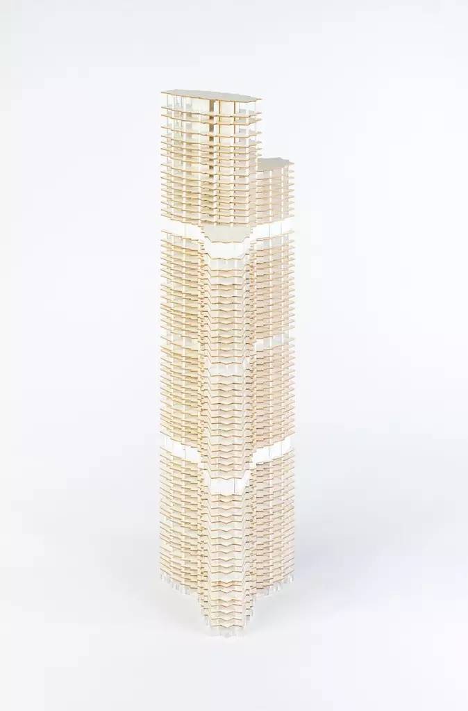 摩天大楼的浪漫 (浪漫的摩天大楼)