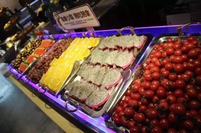 「订年夜饭赠波士顿龙虾」2017这么吃年夜饭最霸气！从没想过一顿自助，竟然吃几口就回本了……谁也别拦着我！今年就要在这儿吃！