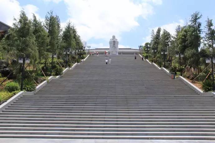 过年不想去人太多地方玩,过年不想呆在家里面