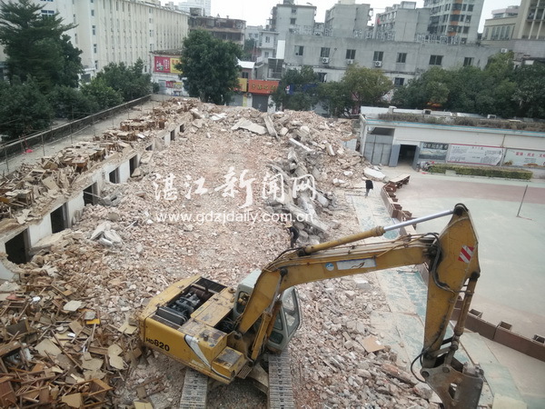 旧校区拆除重建,被拆除的旧教学楼