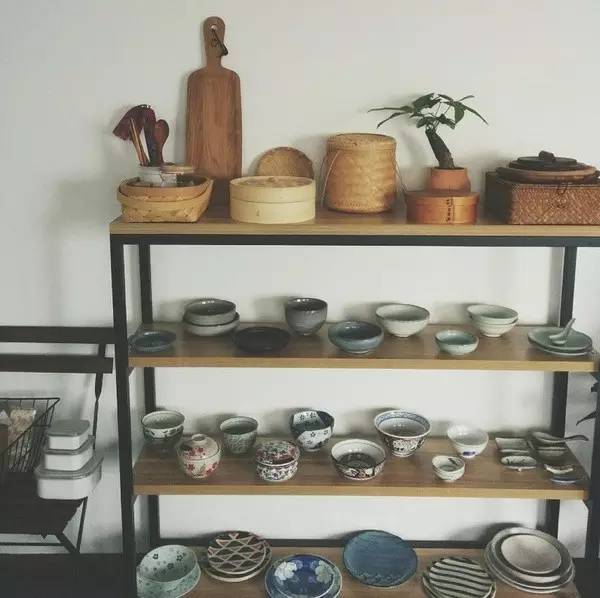 无底线提升千元出租屋品味，看90后美少年怎样活出无数人向往的样子……