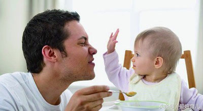 当宝宝打人的时候家长应该咋办,宝宝打人怎么引导孩子