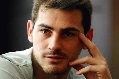 春节我们看完春晚再看足球圈里的帅哥，内含帅你一脸的卡卡