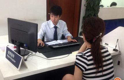 老婆说：晴天后车里总是湿湿的，找师傅拆开一看，不想说话了！