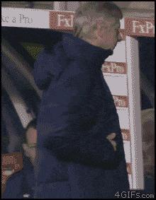 足球经典搞笑gif动图,足球史上十大爆笑瞬间图片