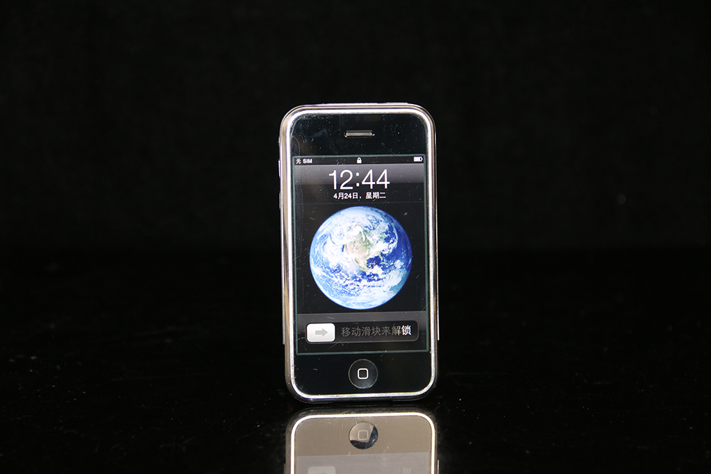 初代原版iPhone拍出高价,怀旧数码推荐