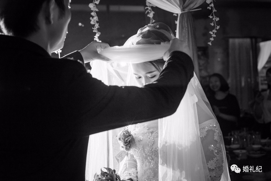 如何挑选婚礼跟拍师,正确的婚礼跟拍方式