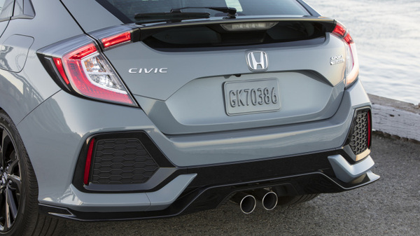 2016款和2019款思域外观对比图,2020款思域两厢新锐控碰撞测试