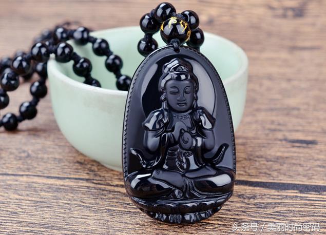 黑曜石饰品搭配什么好,黑曜石饰品适合什么人