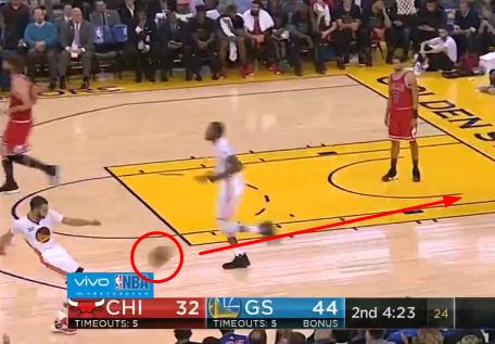 库里死球后“脚踢球”秒传裁判，就不怕吃T吗？