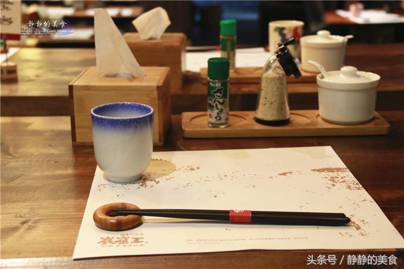 走进一家兰州拉面,走进一家轻食店