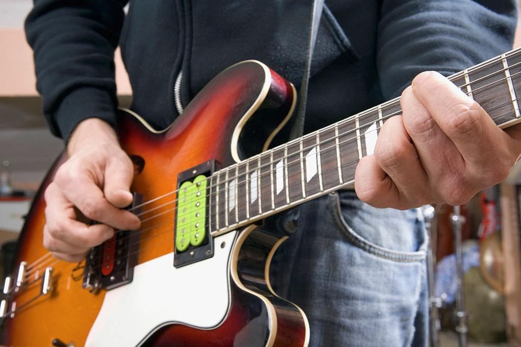 周末福利｜用球拍打字机在街头玩电子音乐