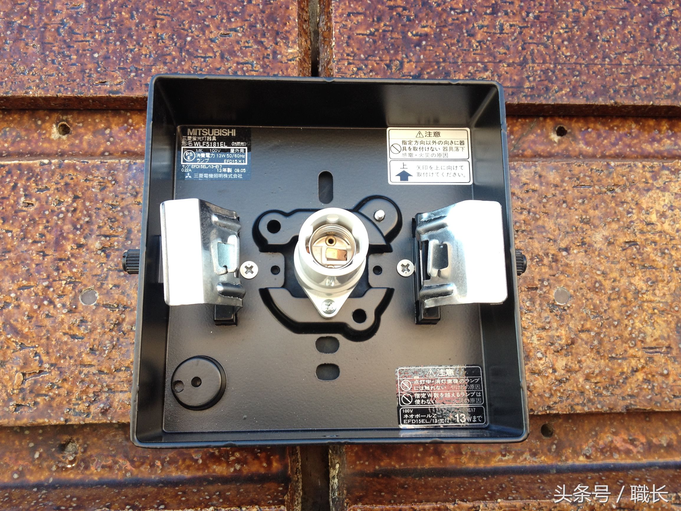 电工更换灯泡注意事项,电工暗线顶盒子坏了怎么换