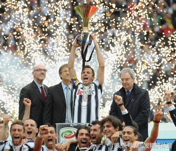 从孔蒂到囧叔，回顾“老妇人”的十年复兴路