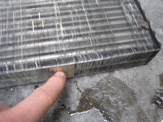 老婆说：晴天后车里总是湿湿的，找师傅拆开一看，不想说话了！