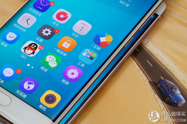 vivoxplay6内外屏是一体的吗,vivoxplay6曲面屏参数