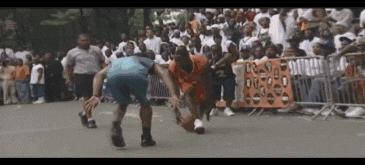 科比对街球比赛视频,科比和詹姆斯单挑被打10比0