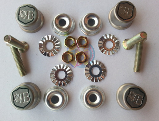 车牌位置只有两个孔怎么固定,申请车牌固封螺丝需要什么