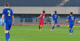 足球场上十大断腿事件特别恐怖,足坛断腿名场面