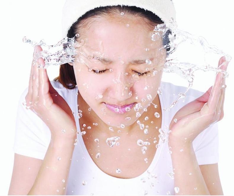 皮肤出油补水真的有效吗,皮肤出油缺水用什么护肤品