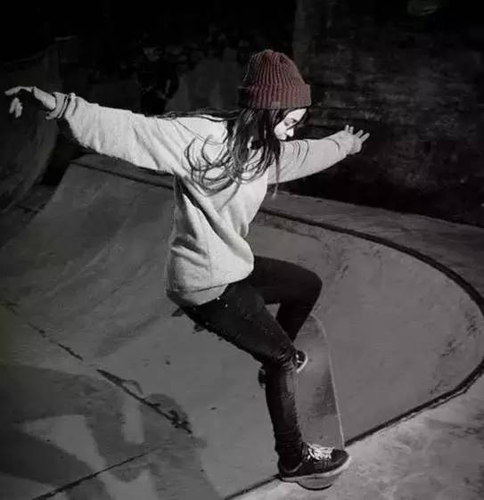 怎么才能学会单滑滑板,滑板初学者可以学的小技能