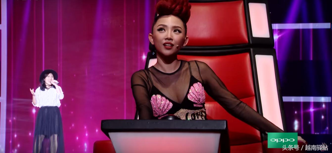 中国人在越南好声音唱歌震撼全场,越南好声音四位导师