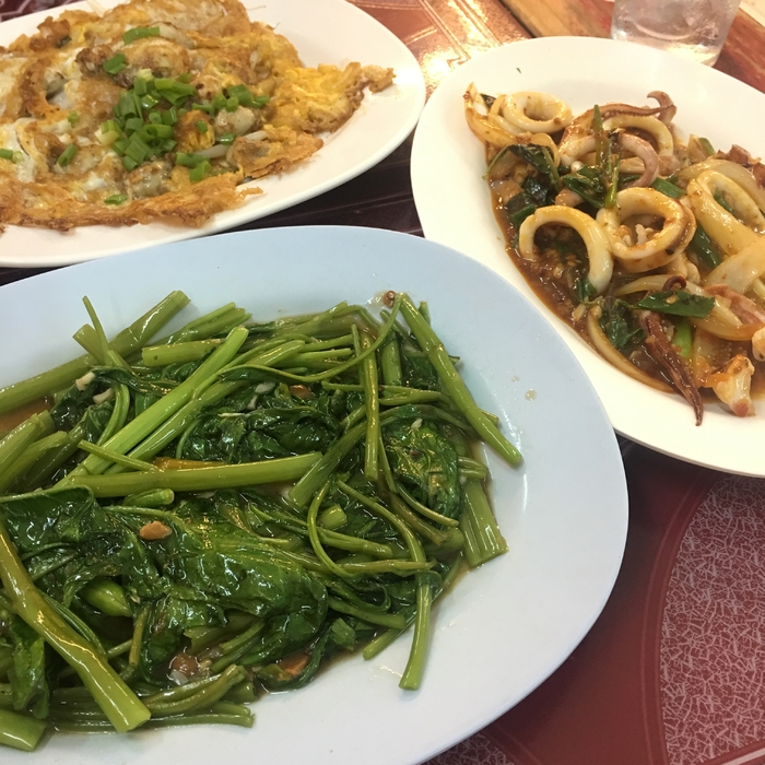 在泰国生活的一对情侣 (在泰国的情侣生活)