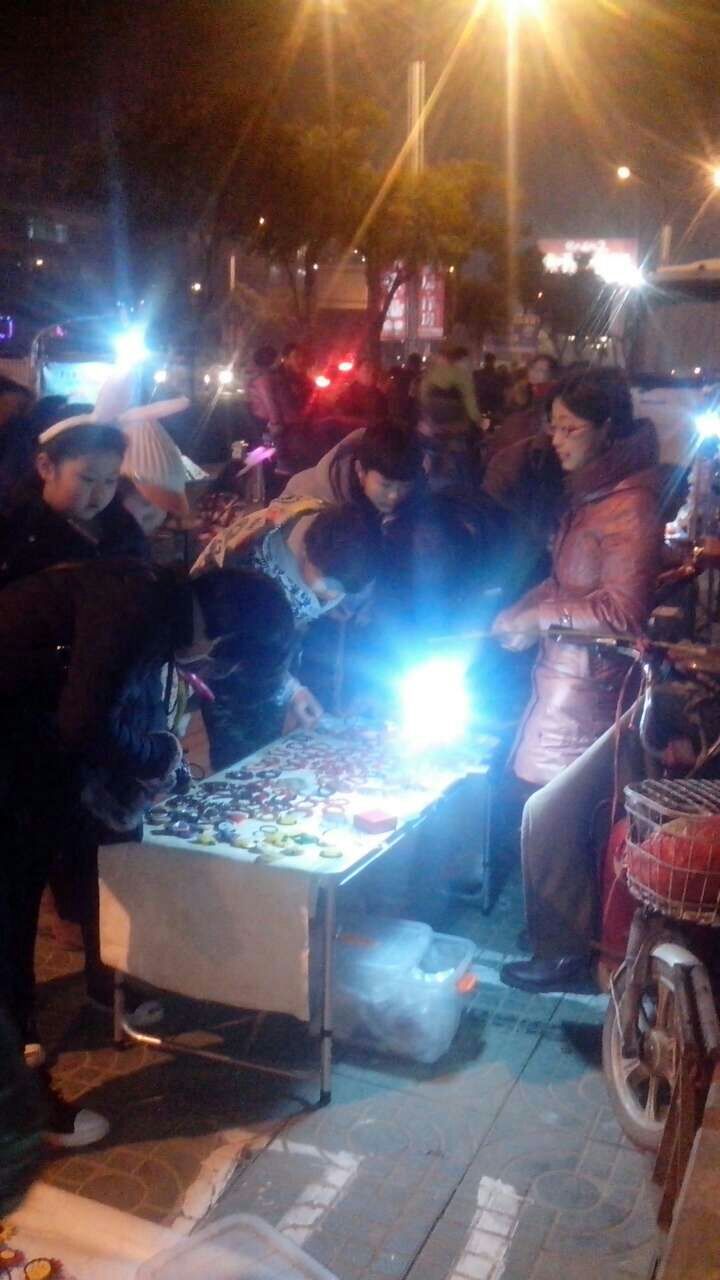 十种小本创业地摊好项目,小本创业地摊热卖小吃食品机械