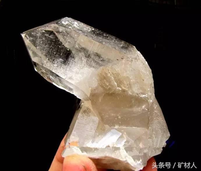 东海的水晶从哪里来的,水晶从哪里挖出来的