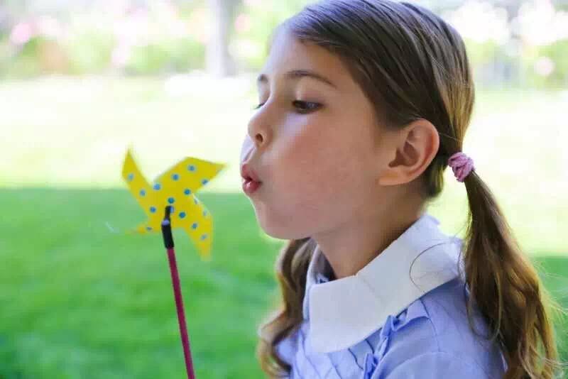 央视春晚小女孩唱歌,春晚第一个节目的小女孩