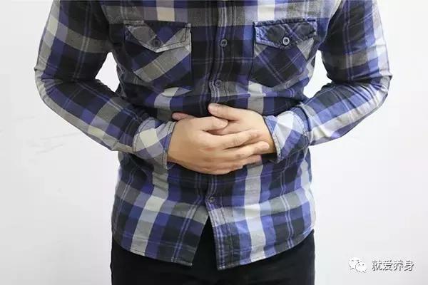 打嗝打出来的是空气,打嗝不打出来就堵得慌