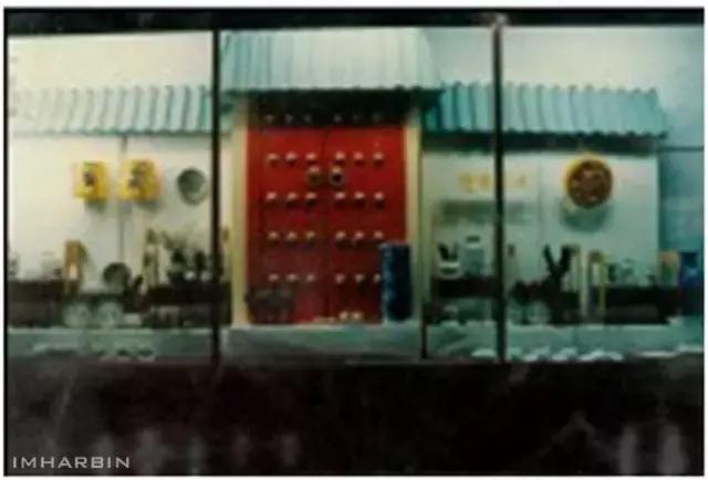 “格调如此独特,真不容易”!—曾被全国瞩目的秋林公司橱窗广告