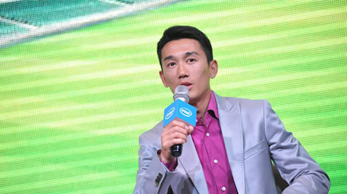 他身单力薄却脾气暴躁，身为前锋进球数甚至不如某些门将