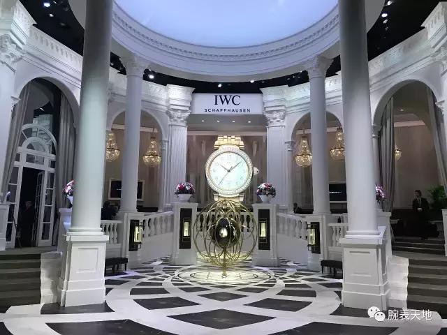 我看着你转身离去,我看见一棵树