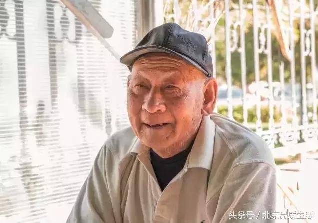 一天1万个都不够，这个北京爷们用40年创造了麻酱烧饼的传奇！