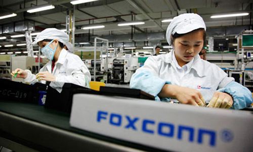 富士康急招20万人是真的吗,富士康机器人代替人工