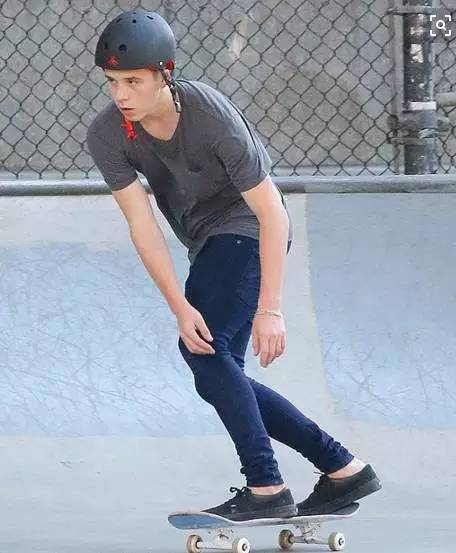 怎么才能学会单滑滑板,滑板初学者可以学的小技能