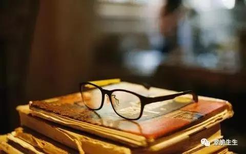 看谁都在炫富、比美,暗箱操作,你犯了一种病,知道吗