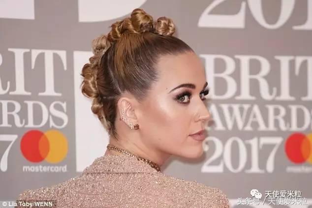 重大发现：秒变女明星的小撇步，是换一个发色