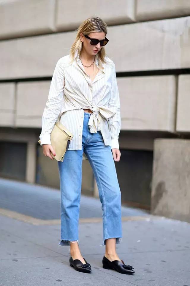 牛仔裤卷裤脚好看还是不卷好看,不剪裤脚的牛仔裤春夏新款