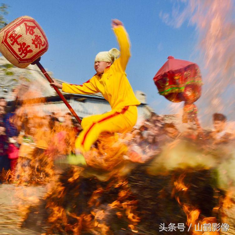 普宁老方村迎神跳火堆,普宁民俗跳火马