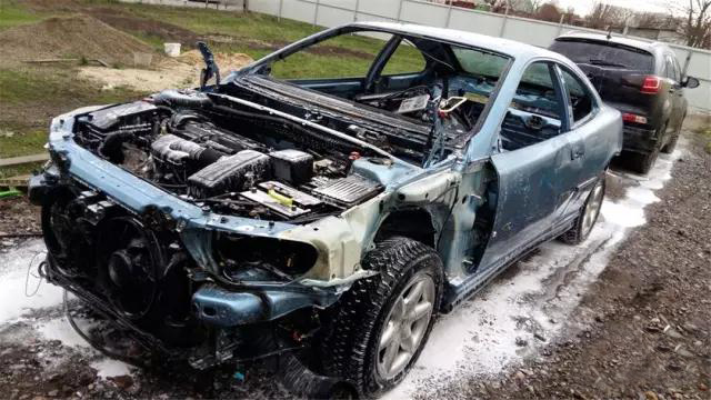 无敌了！穷小伙打烂标致406，改装成法拉利，*博兰**基尼