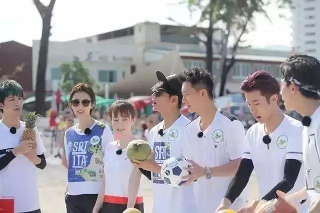 董力说对阿拉蕾一见钟情,阿拉蕾回忆董力当初说的话