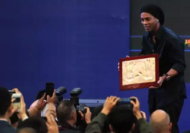 足球巨星小罗现状,一代足球巨星小罗